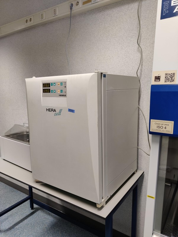 Heraeus HERA cell incubator in a Pivot Park laboratory