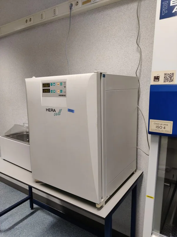 Heraeus HERA cell incubator in a Pivot Park laboratory